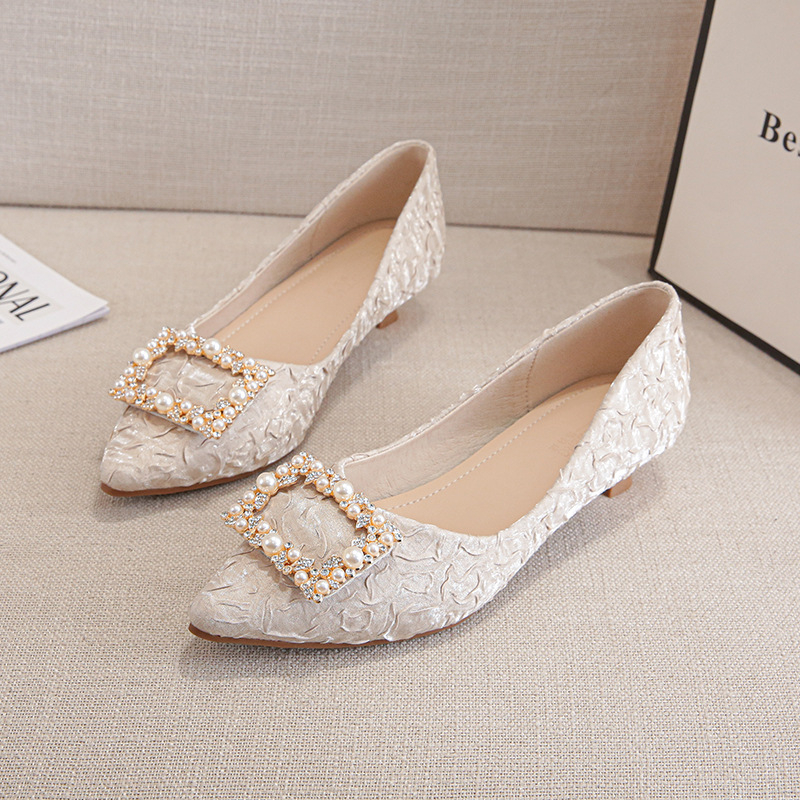 Ivory Textured Satin Pointed T - огляд і ціна Kitten Heel Women
