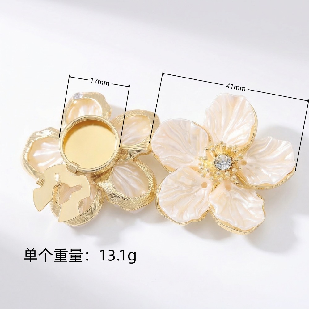 A Pair Vintage Petal Button Co - огляд і ціна Women Formal Wear Designers